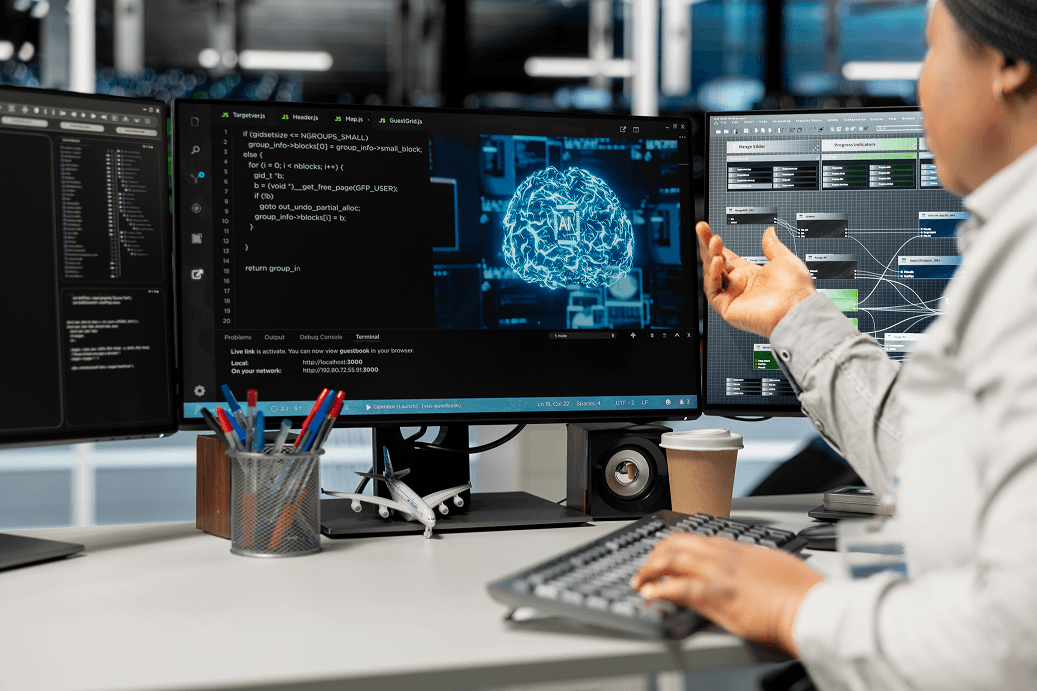 server-room-expert-using-artificial-intelligence-technology-reduce-downtime (1) 1.png